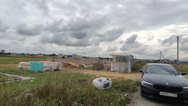 Высокие цены на дома в поле.