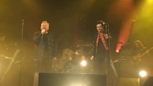 Brandon Flowers & Bernard Sumner - Bizarre Love Triangle (Manchester Academy, 24 May 2015) смотреть онлайн