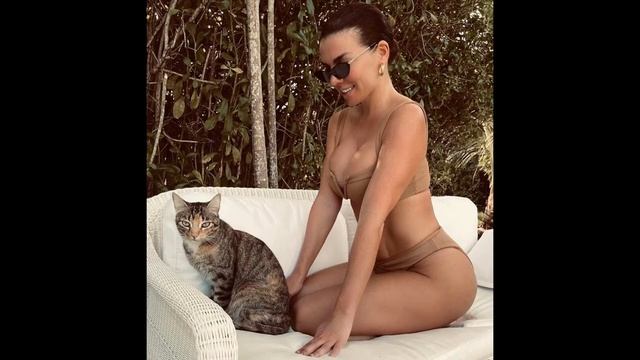 Седокова сделала фото в купальнике, еле прикрывающем ее прелести смотреть онлайн