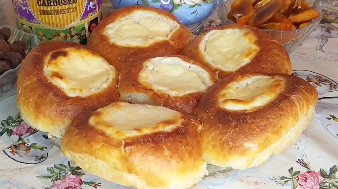 Ватрушки с творогом. Тесто на молоке. Сдобное тесто.