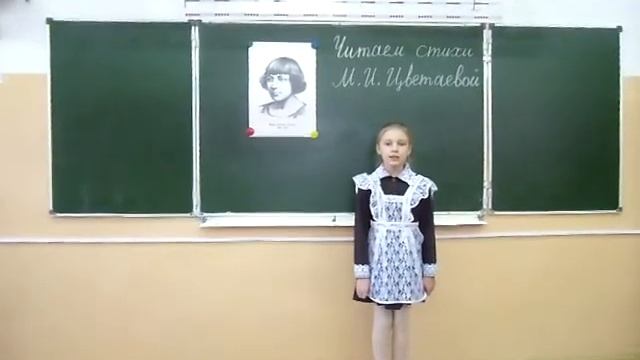 Страна читающая - Дарья Полянских читает произведение М. И. Цветаевой "Бежит тропинка с бугорка" смотреть онлайн