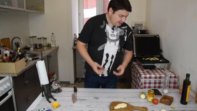 Салат с сыром халлуми и невероятной заправкой. смотреть онлайн