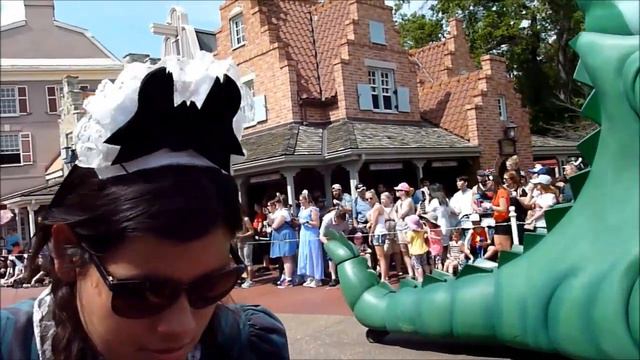 Парад персонажей в парке Magic Kingdom, Walt Disney World, Орландо. смотреть онлайн