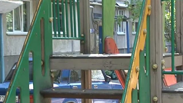 Курский журналист «платит» за клевету покраской детских площадок смотреть онлайн