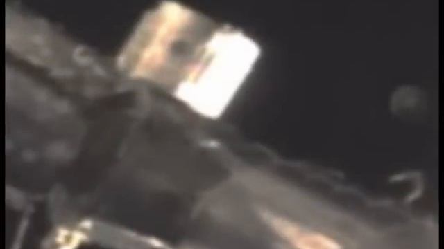 UFO recorded of surveillance camera on ISS НЛО зафиксировали камеры наблюдения МКС смотреть онлайн