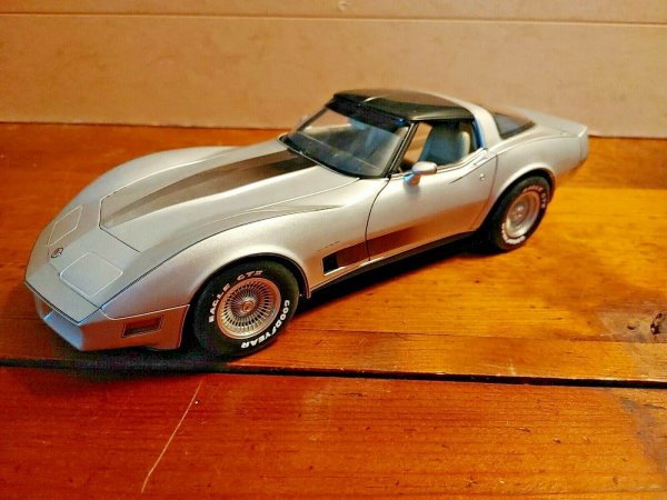 AUTOart 1982 Chevrolet Corvette Car Collector Edition..
