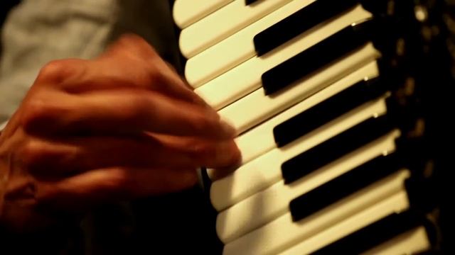 Street Tango (Ástor Piazzolla) - David Yengibarian @ Pótkulcs 2014.06.05 смотреть онлайн