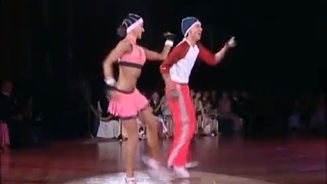 Maxim Kozhevnikov & Beata - Sport Club смотреть онлайн