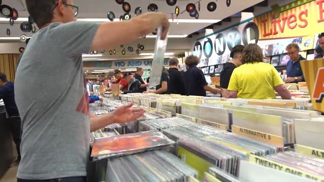 RECORD STORE DAY Real Groovy Records 2018 (2) смотреть онлайн
