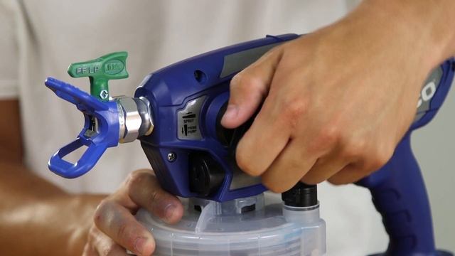 How to clean your Graco Ultra Airless Handheld paint spray gun смотреть онлайн