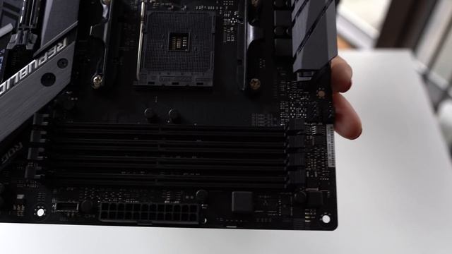 Unboxing ASUS ROG Strix X470-F GAMING - AMD AM4 motherboard! смотреть онлайн