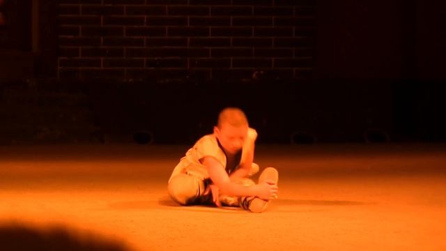 Сверхмальчик из Шаолиня.  Китай.