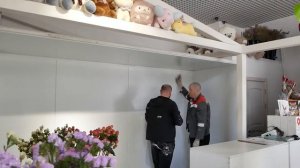Процесс сборки холодильной камеры для цветов. Проект выполнен компанией ООО «ПроектХолод»