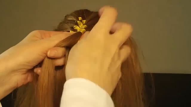 Быстрая прическа с лентой. Ribbon Braid Hairstyle for medium hair tutorial смотреть онлайн