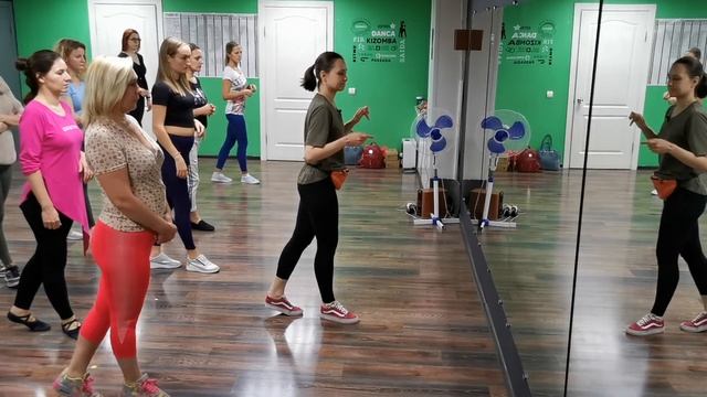 Пробный Урок / Женский Стиль / Александра Марченко / Kizomba Urbankiz / onlinekizomba.com смотреть онлайн