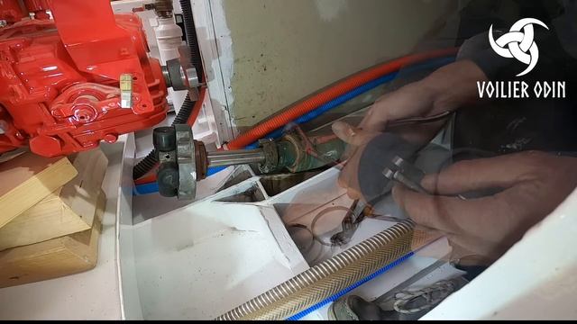 PROBLEME MOTEUR ET L'ARBRE D'HELICE смотреть онлайн