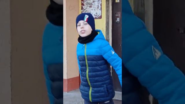 Как нуб ,про,читер,бог идут по улице (в конце и на про микра пасхалочки) смотреть онлайн