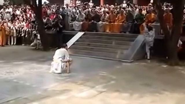 Кун-фу МАСТЕРА ПОКАЗЫВАЮТ СВОИ СПОСОБНОСТИ ЭТО ПРОСТО СУПЕР !!! смотреть онлайн