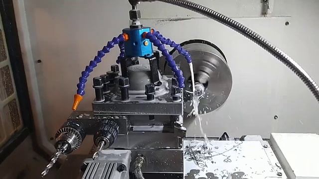 ЧПУ токарный станок и УСТРОЙСТВО подачи СОЖ. смотреть онлайн