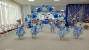 Танец "Мы маленькие куколки" младшая группа.mp4