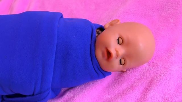 Sofia Plays With Little Baby Dolls And Puts To Bed