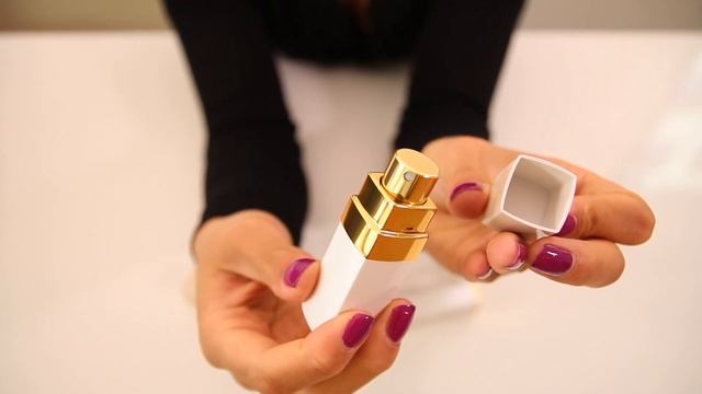 UNBOXING CHANEL COCO MADEMOISELLE PARFUM PURSE SPRAY 7.5ml (WHITE AND GOLD) смотреть онлайн