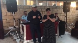 Даргинская песня на свадьбе во дворе.mp4