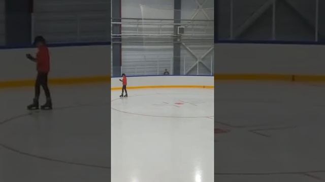 я опять здесь обожаю это место оздоровительного комплекса с ледовым полем "Тулун Арена" смотреть онлайн