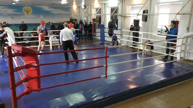 Открытый турнир по боксу памяти А.Л. Таранова. 54 кг. А.Колесник (Ялта) - Н.Хамидулин (ДЮСШ №7) смотреть онлайн