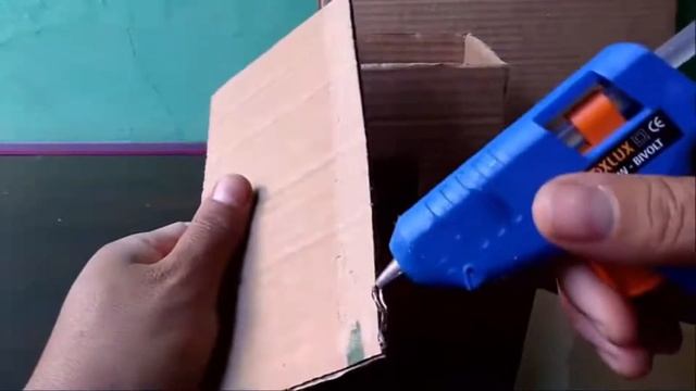 Будинок з картону (7 клас) смотреть онлайн