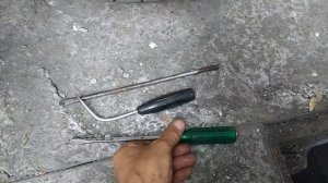 как открутить болт шкива коленвала Рено и Дачия Логан