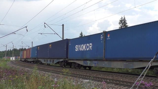 ВЛ80С-1247 с грузовым поездом смотреть онлайн