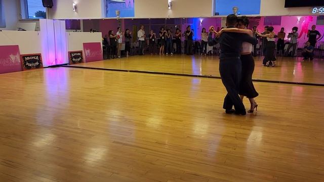 Argentine tango workshop: Marina Teves & Rodrigo Videla - circular moves / Ya Sale el Tren смотреть онлайн