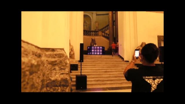 VERSACE TRANCHESE MANN смотреть онлайн