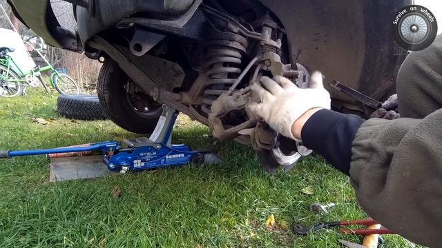 Нива 2131, меняю резину и тормозные колодки. Change tires and brake pads смотреть онлайн