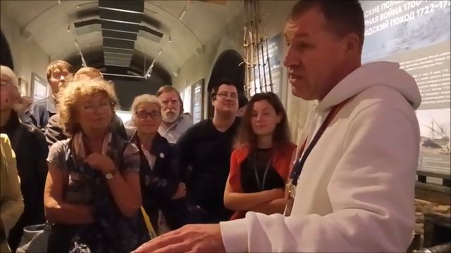 Фрагменты экскурсии в Музее военно-морской славы участников форума "Битва за Ленинград" - Часть 1 смотреть онлайн