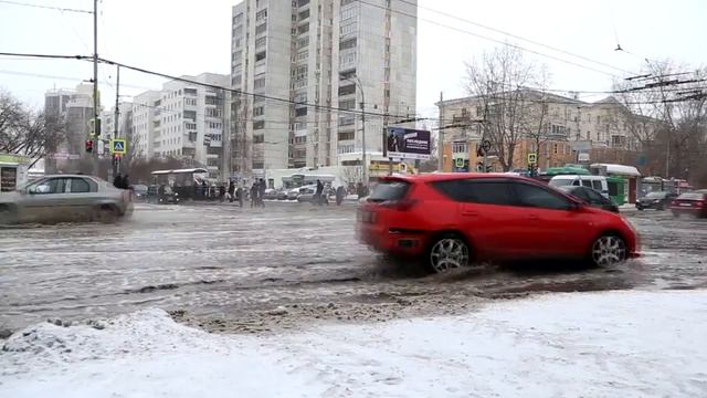 Потоп в Екатеринбурге. Улица, Малышева. 20.02.2017 смотреть онлайн