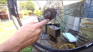 лопнула сломалась спица на велосипеде, замена установка новой спицы!!!!