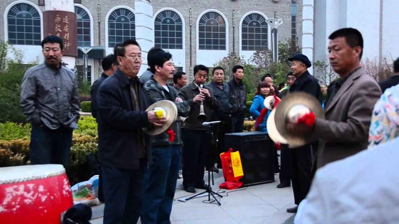 Танцы на привокзальной пл. в Яньани (Китай) смотреть онлайн