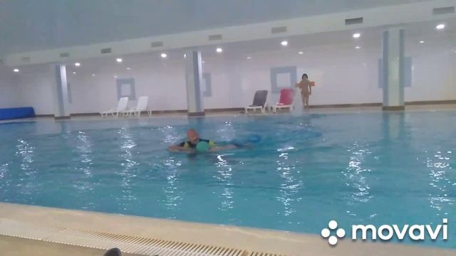 Первая тренировка в бассейне с тренером, 10 лет смотреть онлайн