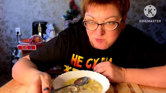 МУКБАНГ/Рыбный суп из сардины?/обжор и разговоры на камеру смотреть онлайн