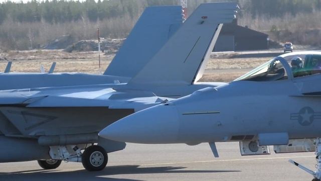 Omega Air Douglas DC-10-40 + F-18 Super Hornets Depart from Tampere | HX Challenge смотреть онлайн