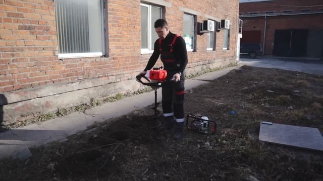 Видеообзор 4-х тактного мотобур GX 370 Verton против 2-х тактного мотобура VERTON МБ -56. смотреть онлайн