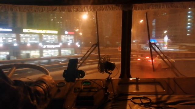 На 677-ом ЛиАЗе по зимней вечерней Москве. 11-12 декабря. 2021 г. смотреть онлайн