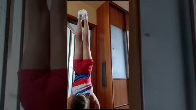 Сколько оборотов смогу сделать? #митянаспорте #гимнастика #спорт смотреть онлайн