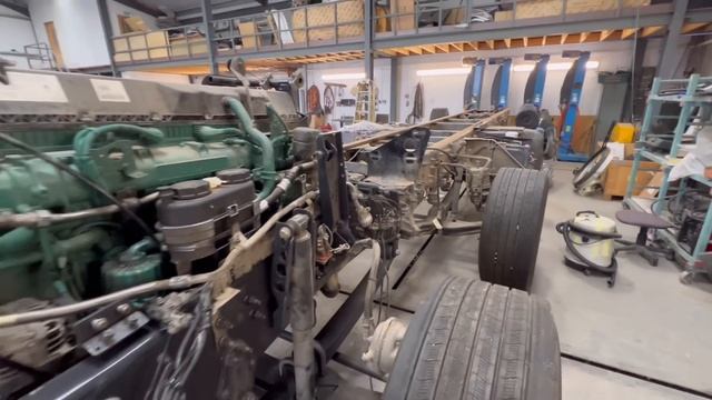 Rebuilding a Wrecked £250K 2022 8X2 VOLVO FM13 . part 3 . Unfinished project !!! смотреть онлайн