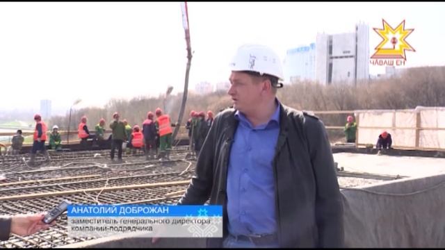 Строители забетонировали последний пролет новой части Московского моста смотреть онлайн