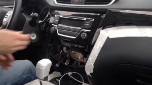 Демонтаж магнитолы на Nissan Qashqai 2018