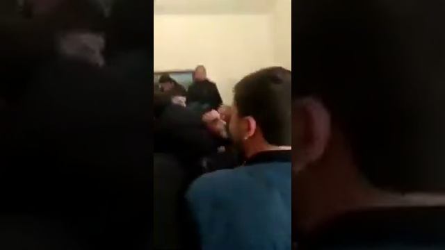 Глава правительства Абхазии Валерий Бганба отбивается от сторонников Аслана Бжания 03 03 2020 смотреть онлайн