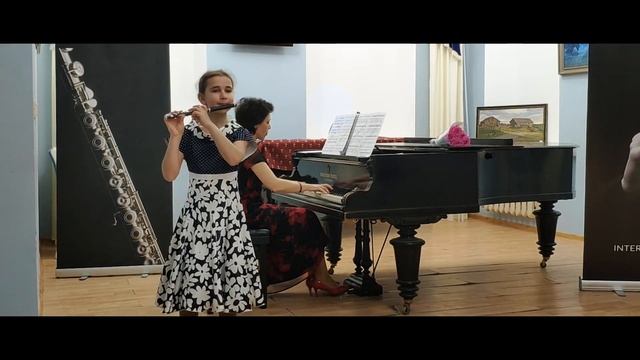 Пьетро Морлакки "Швейцарский пастух" - исп. София Чечик (флейта-пикколо), Ольга Бер (ф-но) смотреть онлайн